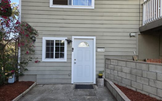 Quiet Cape Cod Studio in Escondido Flexible Move-In Date!